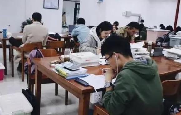 95后科研新星簡歷曝光，4個博士2個博后，官方暫停與其聘任關系